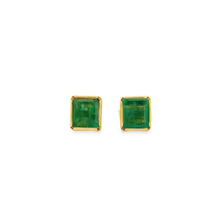 7mm Emerald Stud Earrings in 18K Yellow Gold