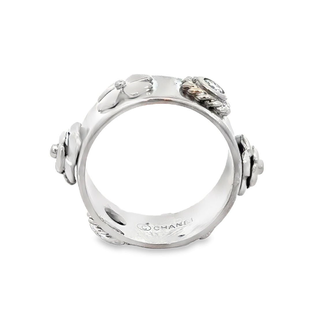 Pre-Owned Chanel 0.22 CTW Diamond 18K White Gold Camélia Lucky Charm Ring