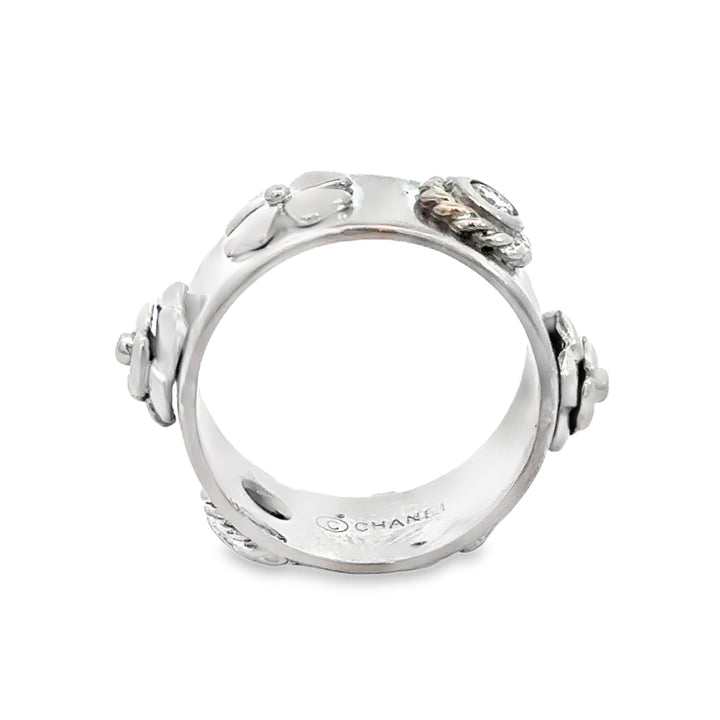 Pre-Owned Chanel 0.22 CTW Diamond 18K White Gold Camélia Lucky Charm Ring