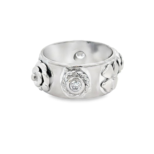 Pre-Owned Chanel 0.22 CTW Diamond 18K White Gold Camélia Lucky Charm Ring