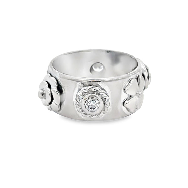 Pre-Owned Chanel 0.22 CTW Diamond 18K White Gold Camélia Lucky Charm Ring