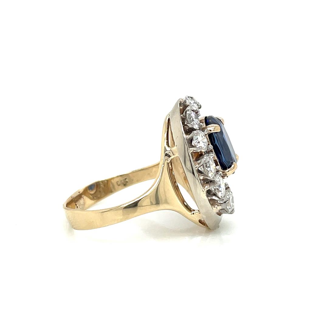 2.56ct Oval Blue Sapphire Ring with 1.00ctw Diamonds in 14k Yellow Gold