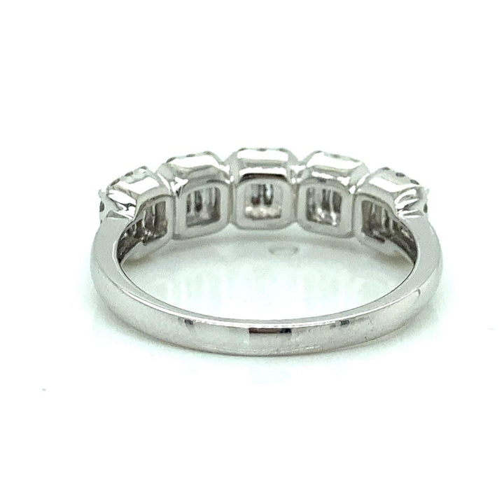 0.67ctw Diamond Ring set in 14k White Gold