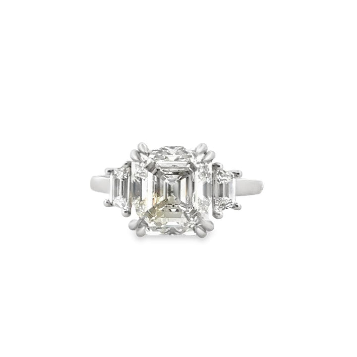 5.30 CT Emerald Cut Diamond Ring I VVS2 in Platinum