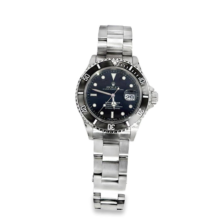 Pre-Owned Men’s 2005 Rolex Submariner Stainless Steel Automatic Watch – Model 16610