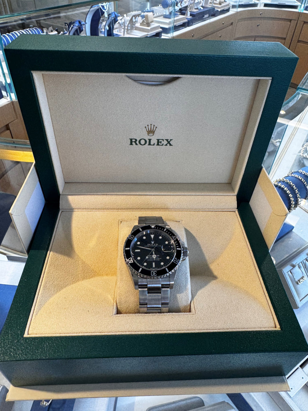 Pre-Owned Men’s 2005 Rolex Submariner Stainless Steel Automatic Watch – Model 16610