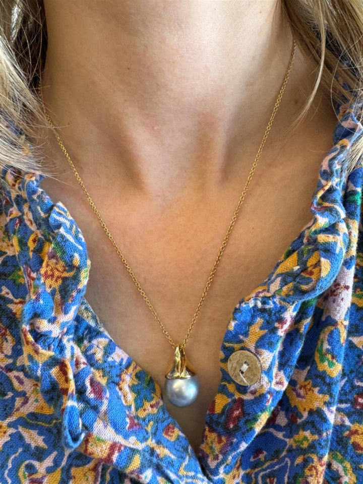 Tiffany & Co. Elsa Peretti 14.00mm South Sea Pearl 18K Yellow Gold Pendant Necklace